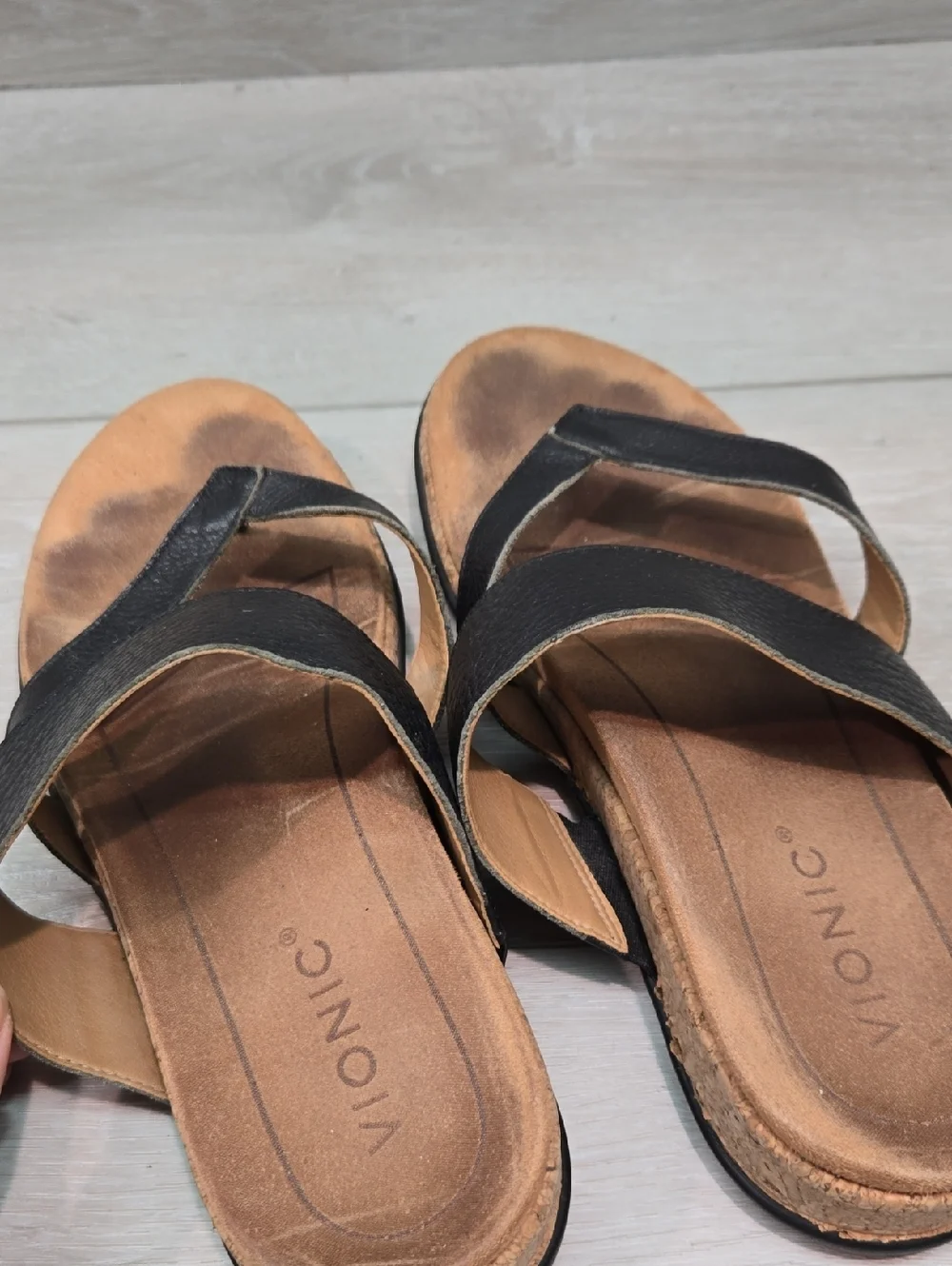 Vionic Women Marvina Black Leather Slide Sandals with Toe Loop Shoes Sz 7